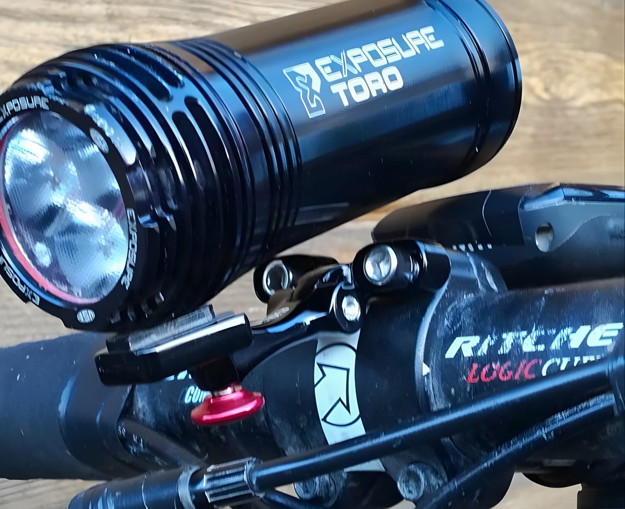 Exposure Toro light on the USE Exposure Stem Fit Bracket, bolted to the stem face above Ritchey bars.