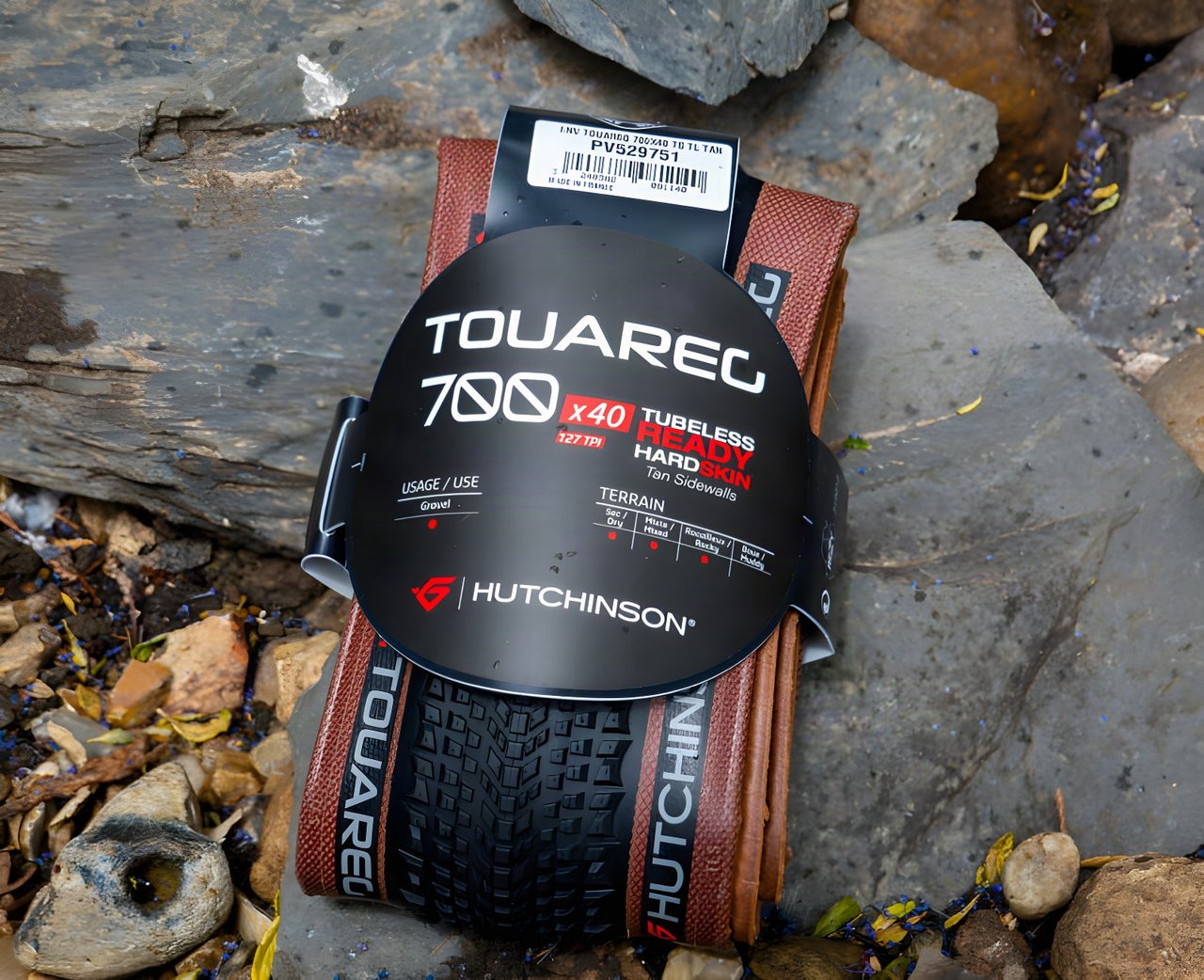Folded Hutchinson Touareg 700x40 tubeless-ready gravel tyre with tan sidewalls, still carrying its label.