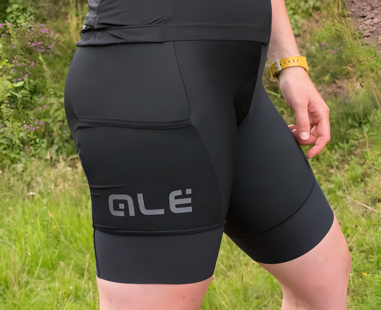 Alé Stones cargo bib shorts in black, side view showing the thigh pocket and reflective logo.