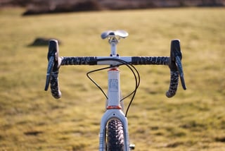 Front view of the Donard x Victory Chimp bike with SRAM Force 1 levers, camo bar tape and a Donard headbadge.