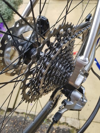 Reilly Gradient rear wheel with its 11-speed cassette, chain, SRAM Rival rear mech and disc rotor.