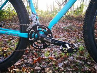 Truvativ Blaze chainset and flat pedal on the Surly Bridge Club, with the Fatties Fit Fine chainstay decal.