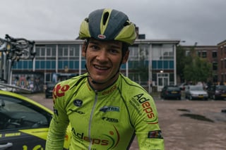 Wallonie-Bruxelles team rider in a lime Adeps jersey, spattered with rain, at the Backyard Breakaway.