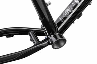 Threaded bottom bracket shell on the black Reynolds 853 steel Fairlight Secan frame.