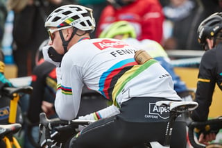 Mathieu van der Poel in the rainbow jersey on the Hoogerheide start line with riders either side.