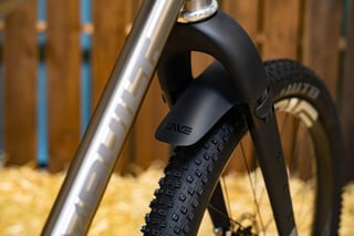 ENVE fork with a small black mudguard above a Plus-size tyre on the Bingham Built Adventure.