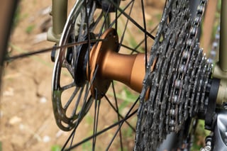 Chris King R45 rear hub in bourbon between the disc rotor and cassette on the Bombtrack Hook EXT.