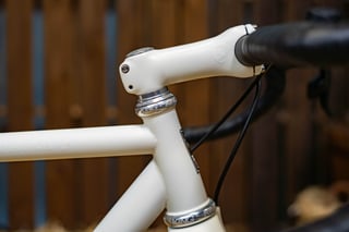 Speedvagen GTFO head tube with cream stem and Chris King headset, from the ENVE Builder Round-Up 2020.