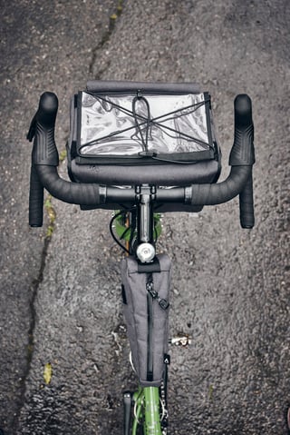 Overhead view of the Gramm Tourpacking handlebar bag and top tube bag on the Woodland Green Faran 2.