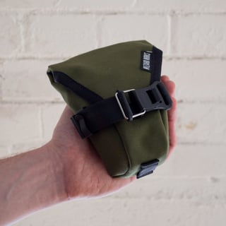 Medium Teeny Houdini in olive green with the Fidlock buckle and base loop.