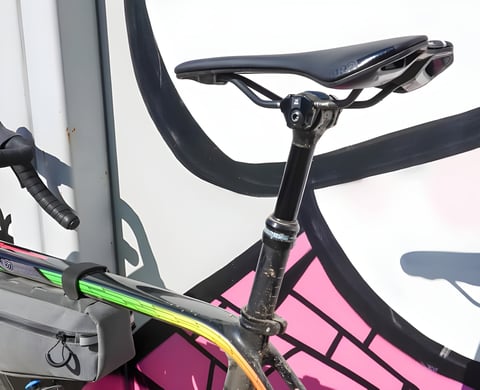 PRO Discover Dropper Post below the saddle of a gravel bike fitted with a top tube bag, side view.
