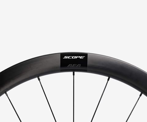 Side view of the Scope R4A 45mm carbon rim with the Scope and AEA badge.