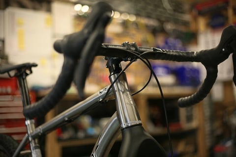 Cockpit of the Smokestone Mr Harry with drop handlebars, cables running externally and a titanium head tube.