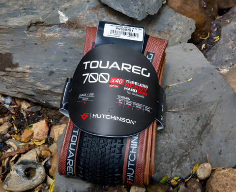Folded Hutchinson Touareg 700x40 tubeless-ready gravel tyre with tan sidewalls, still carrying its label.