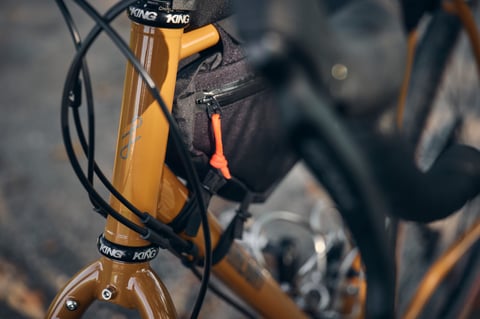 Chris King headset and cable routing on the head tube of a Winter Bracken Fairlight Faran 2.