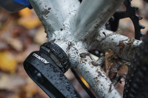 Muddy welded bottom bracket area of the Riverside 920 alloy frame with a SRAM Truvativ crank arm.