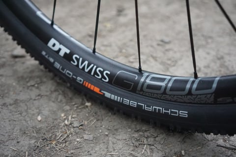 Schwalbe G-One Bite 45mm tyre on a DT Swiss G1800 rim fitted to the Canyon Grizl.