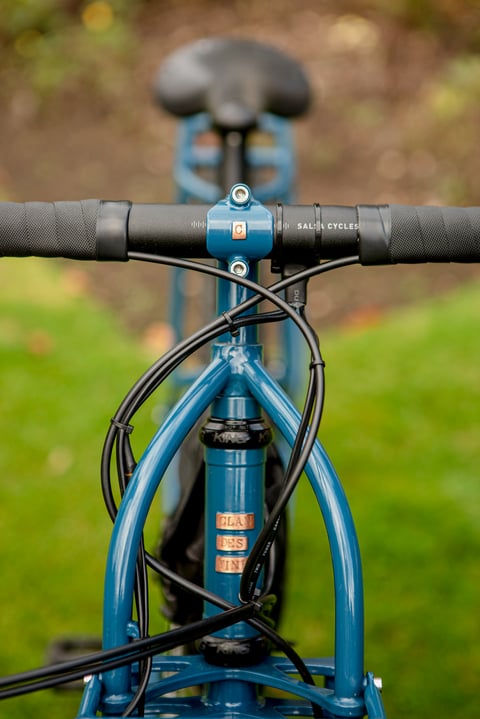 Front view of the Clandestine Long Tail cockpit, with a Salsa Cycles bar, copper-badged head tube and Truss fork.