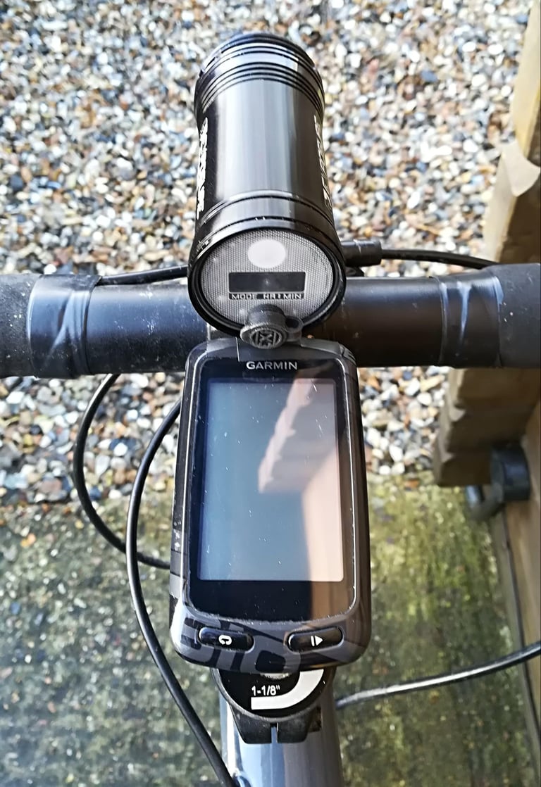 Exposure Toro on the Stem Fit Bracket with a Garmin strapped to the stem below it, the bars now clear.