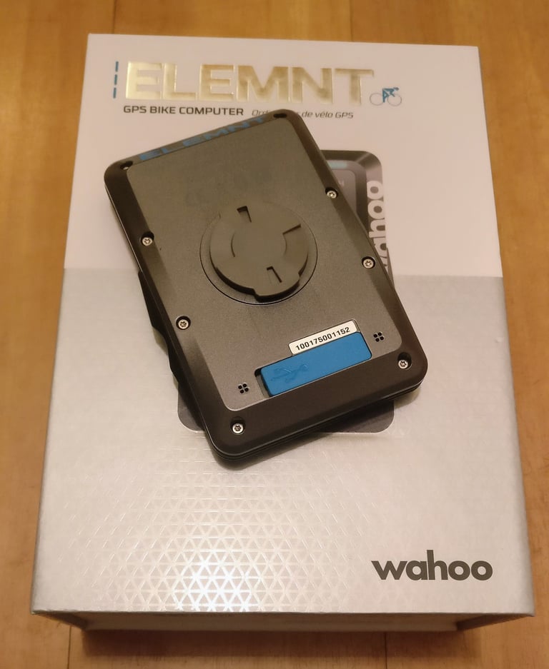 Back of the Wahoo ELEMNT bike computer showing the mount fitting and blue USB port cover.