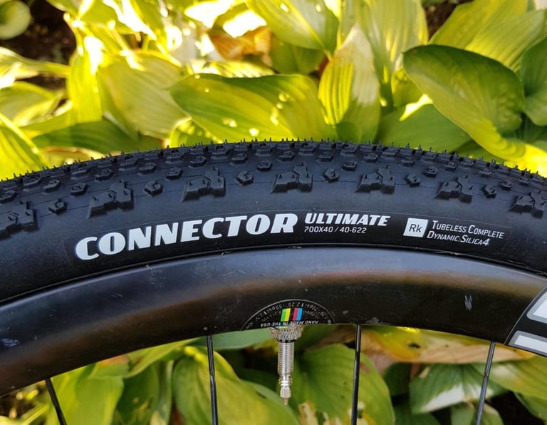 Goodyear Connector Ultimate 700x40 sidewall with Tubeless Complete labelling, valve visible below.