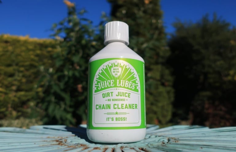 Juice Lubes Dirt Juice Boss chain cleaner in a 500ml white bottle with a green label.