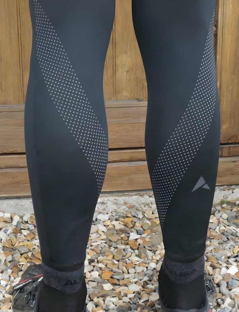 Diagonal bands of reflective dots on the lower legs of the black Altura Repel Bibtights.