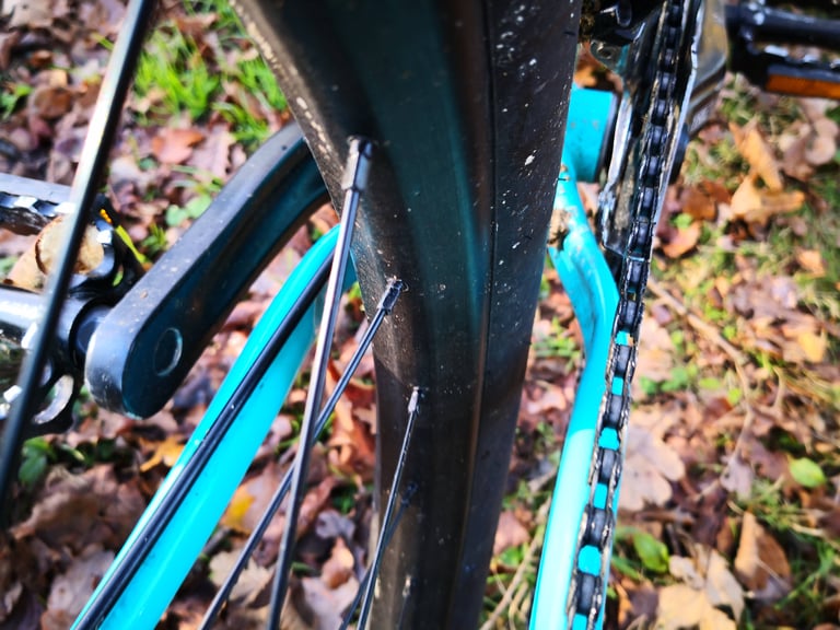 Close view of the Surly Bridge Club rear wheel with plenty of gap between the chainstays and the tyre.