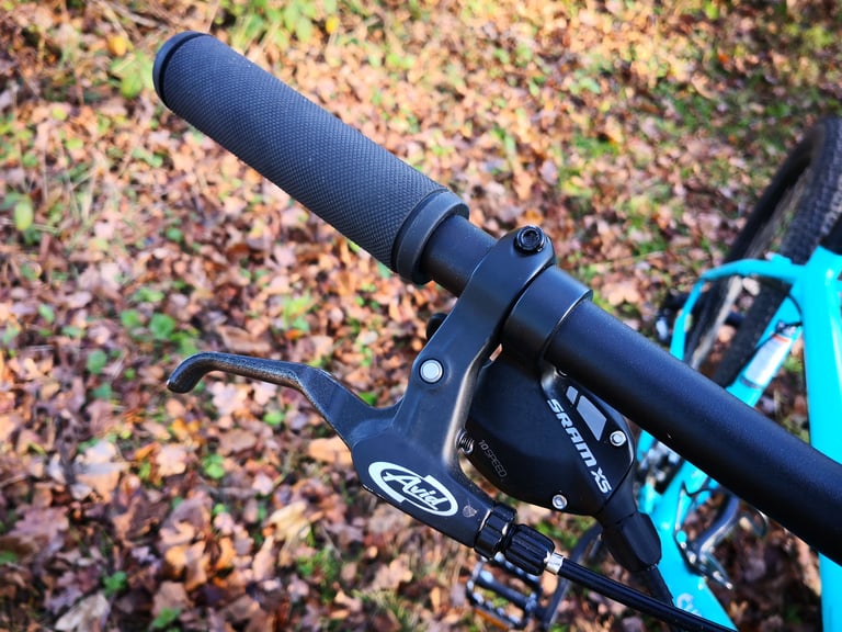 Avid brake lever and SRAM X5 10-speed shifter on the Surly Bridge Club's flat bar, with a black file-pattern grip.