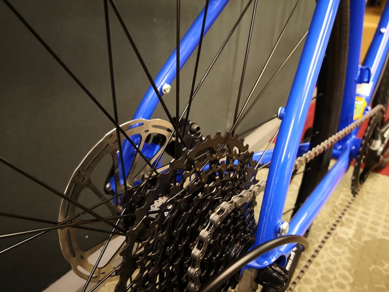 Rear of the Sonder Santiago showing the hooded dropout, disc brake rotor and cassette.