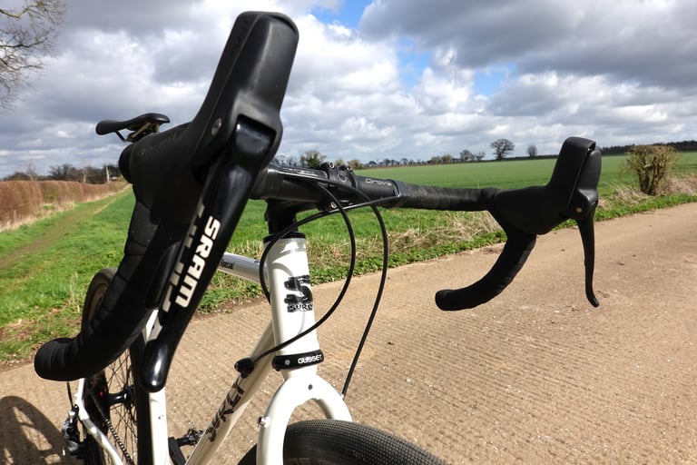 SRAM Rival hydraulic brake levers and Genetic Drove flared bars on the Surly Midnight Special 1x HRD.