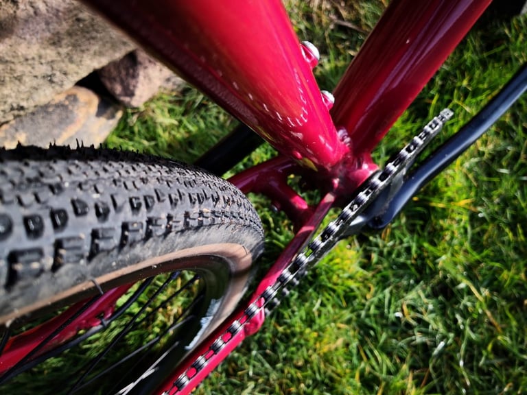 Sonder Camino AL's plated chainstays and rear tyre, showing the clearance around the 37c WTB Riddler.