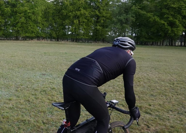 Rear view of the Gore Infinium jersey while riding, showing the rear pockets and reflective trim.