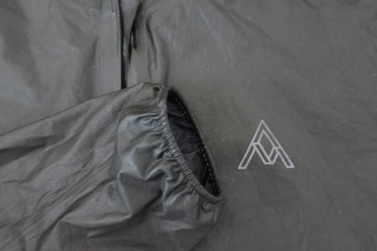 Elasticated cuff beside the reflective logo on the crinkled Gore-Tex Shakedry fabric of the 7Mesh Oro.