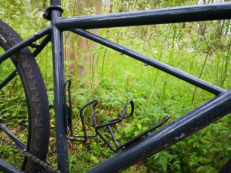 BiViBIKES Bunker main triangle with the extra Bivi-bar tube and two bottle cages fitted to the frame.