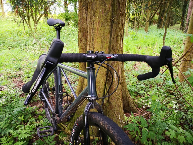 Ritchey VentureMax bars with Cinelli tape and SRAM Apex hydraulic levers on the BiViBIKES Bunker.