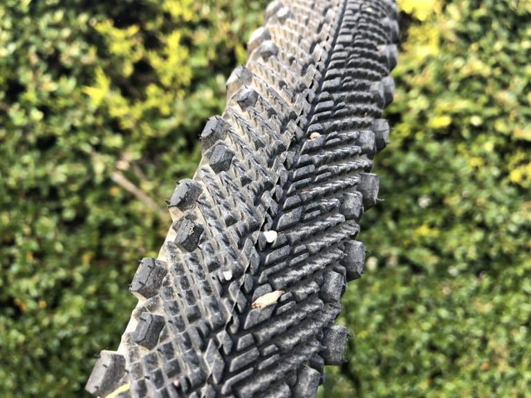 Tightly packed ribbed tread of the WTB Venture 47 tyre, with small stones caught between the knobs.