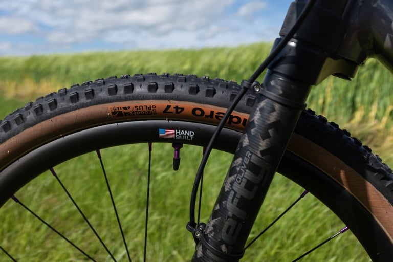 Cannondale Lefty Oliver fork with a WTB Sendero 47 tyre and a Next carbon wheel on the Slate.