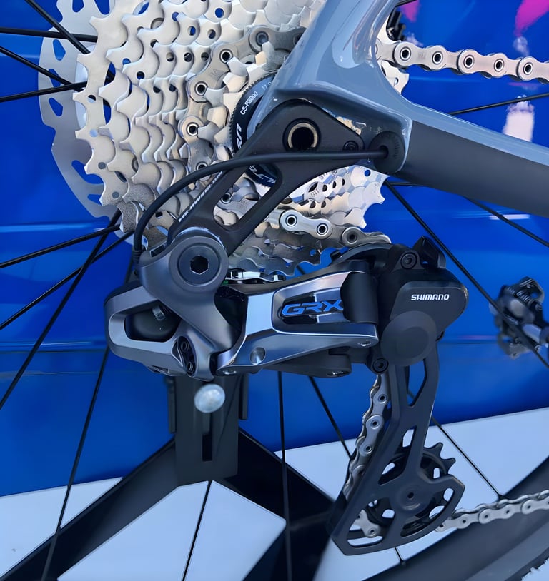Shimano GRX RD-RX817 Di2 rear derailleur with Shadow RD+ clutch, mounted below an 11-speed cassette.