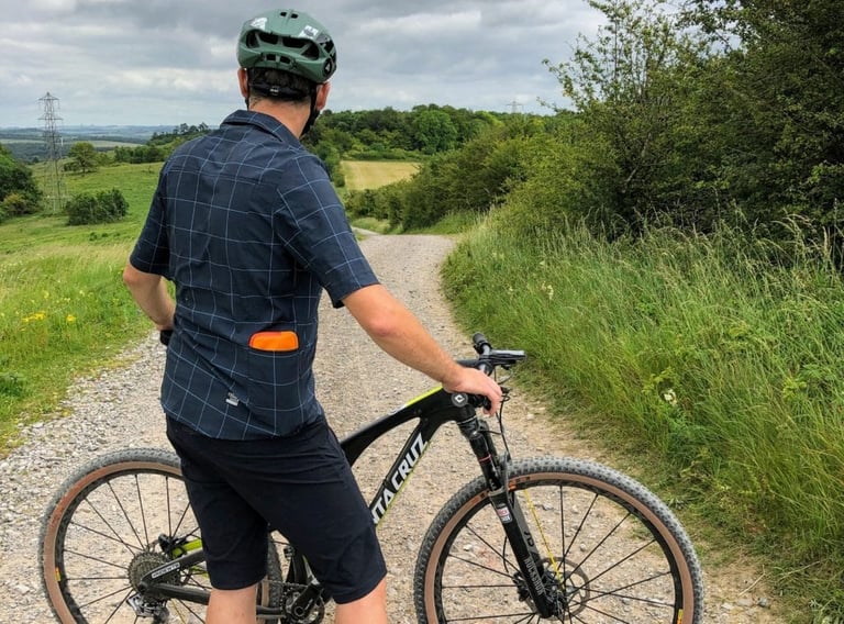 Rear view of the Morvelo Overland shirt with an orange item poking from one slim back pocket.