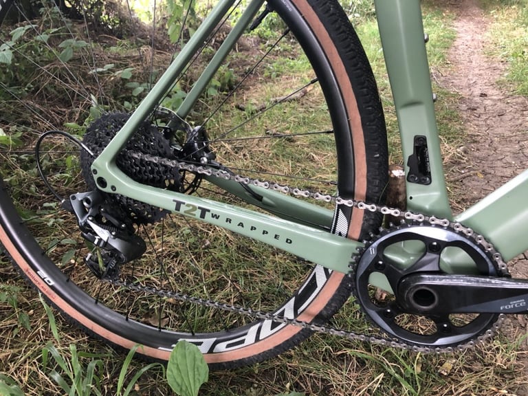 Cipollini MCM All Road chainstay with T2T Wrapped decal, SRAM Force crank and a WTB Venture 40c tyre in tight clearance.