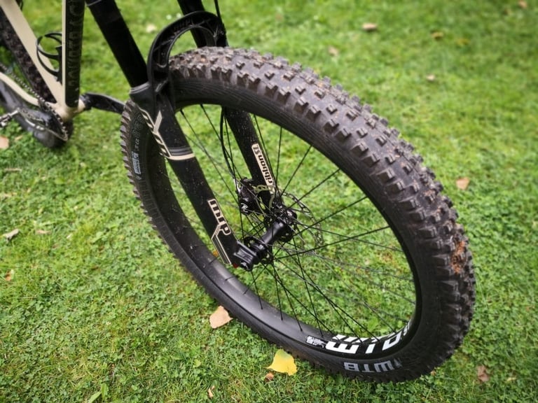 MRP Ribbon SL suspension fork with its reverse-arch crown on the Bombtrack Cale, above a WTB tyre.