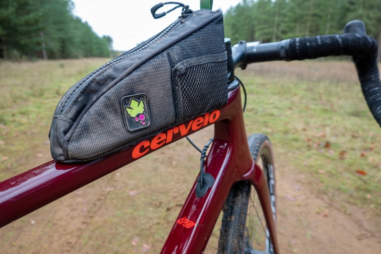 Miss Grape Node top tube bag with zipped main pocket and mesh side pocket on the Cervelo Aspero gravel racer.