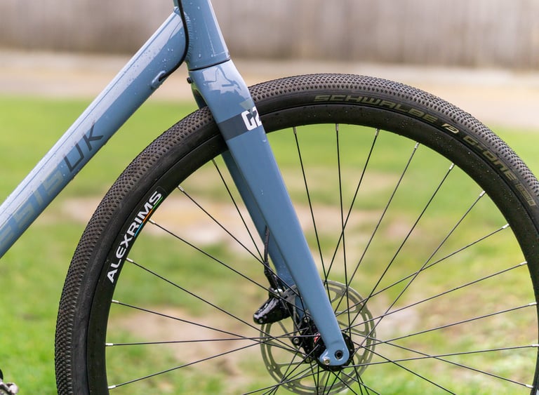 Full carbon fork on the Kinesis G2 with Alex Rims wheel, Schwalbe G-One tyre and flat-mount disc brake.