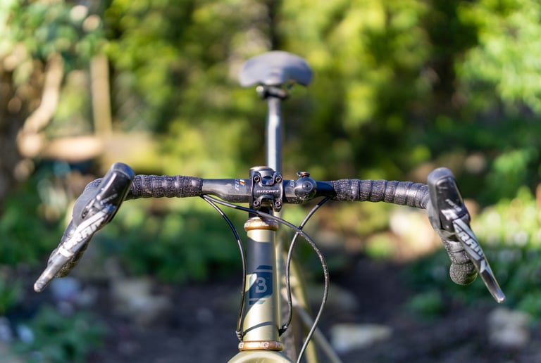Ritchey WCS Carbon VentureMax flared bar fitted to a Bombtrack Hook EXT gravel bike, seen from the front.