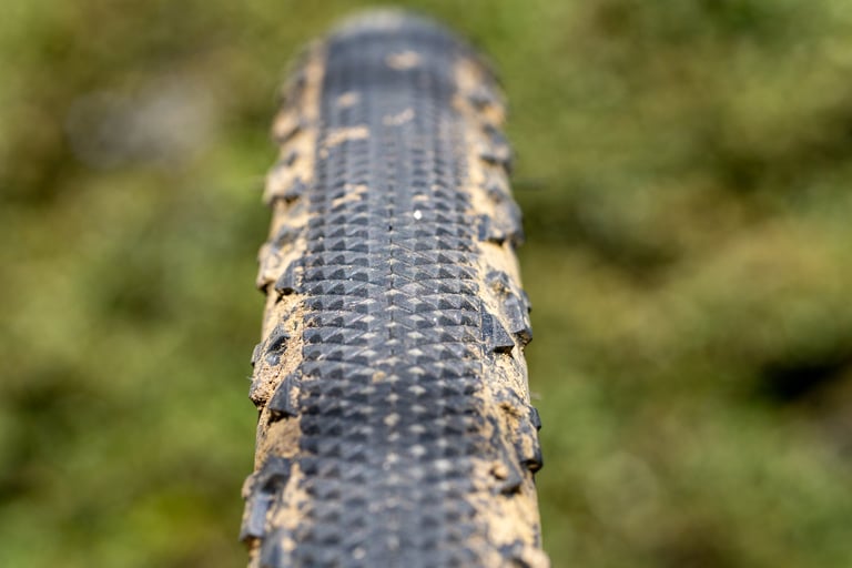 Head-on view of the Challenge Gravel Grinder's low, closely spaced centre tread and side lugs.