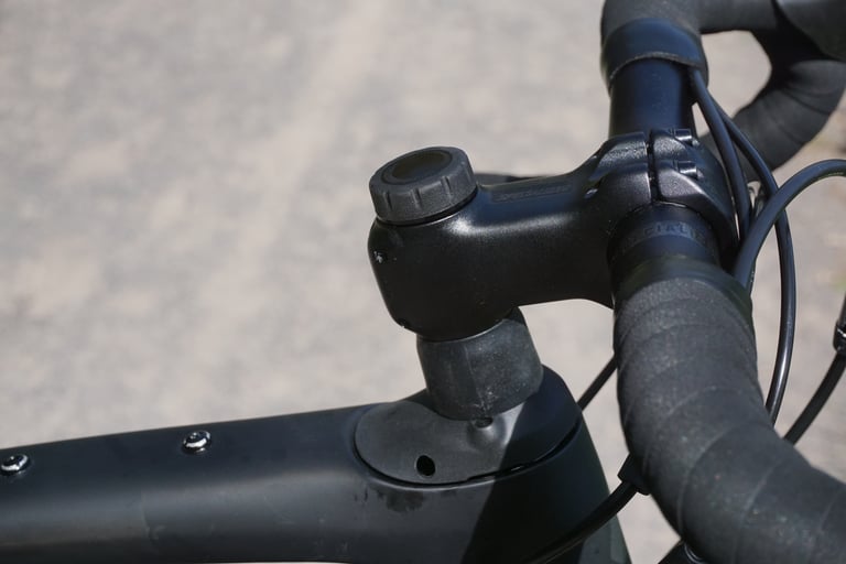 Specialized Diverge stem and Future Shock 2.0 cap above the head tube, seen from above beside the handlebar tape.