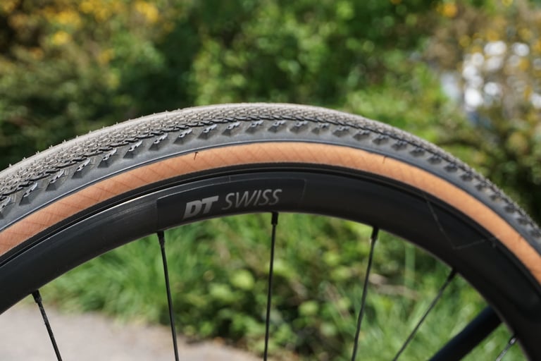 DT Swiss G540 rim fitted with a tan-wall Specialized Pathfinder Pro tyre on the Diverge Comp Carbon.