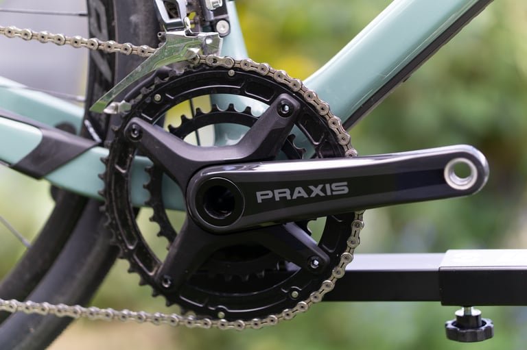 Praxis Zyante Carbon crankset with 32/48 chainrings on the Giant Revolt Advanced 0.