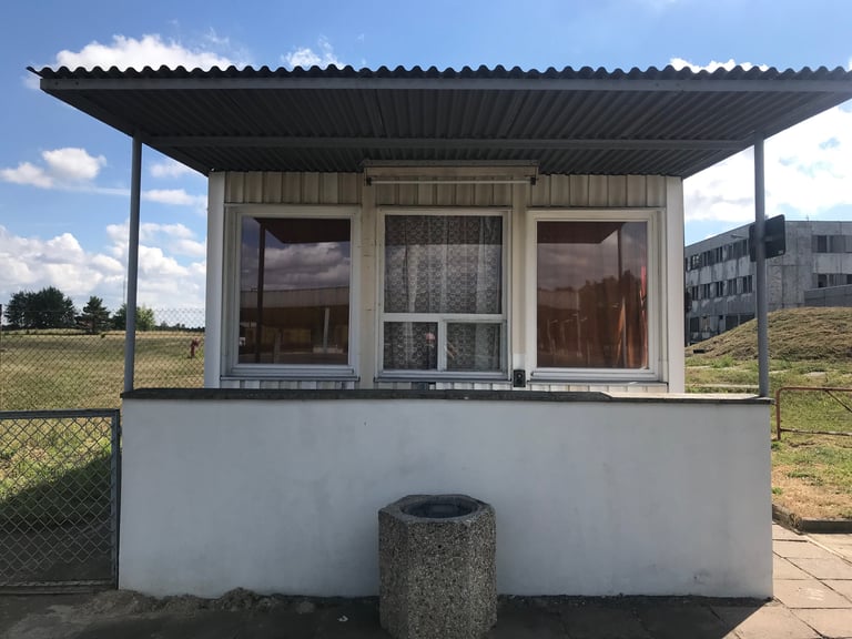 Squat guard booth with net curtains at the former Marienborn border checkpoint on the Grenzsteintrophy route.